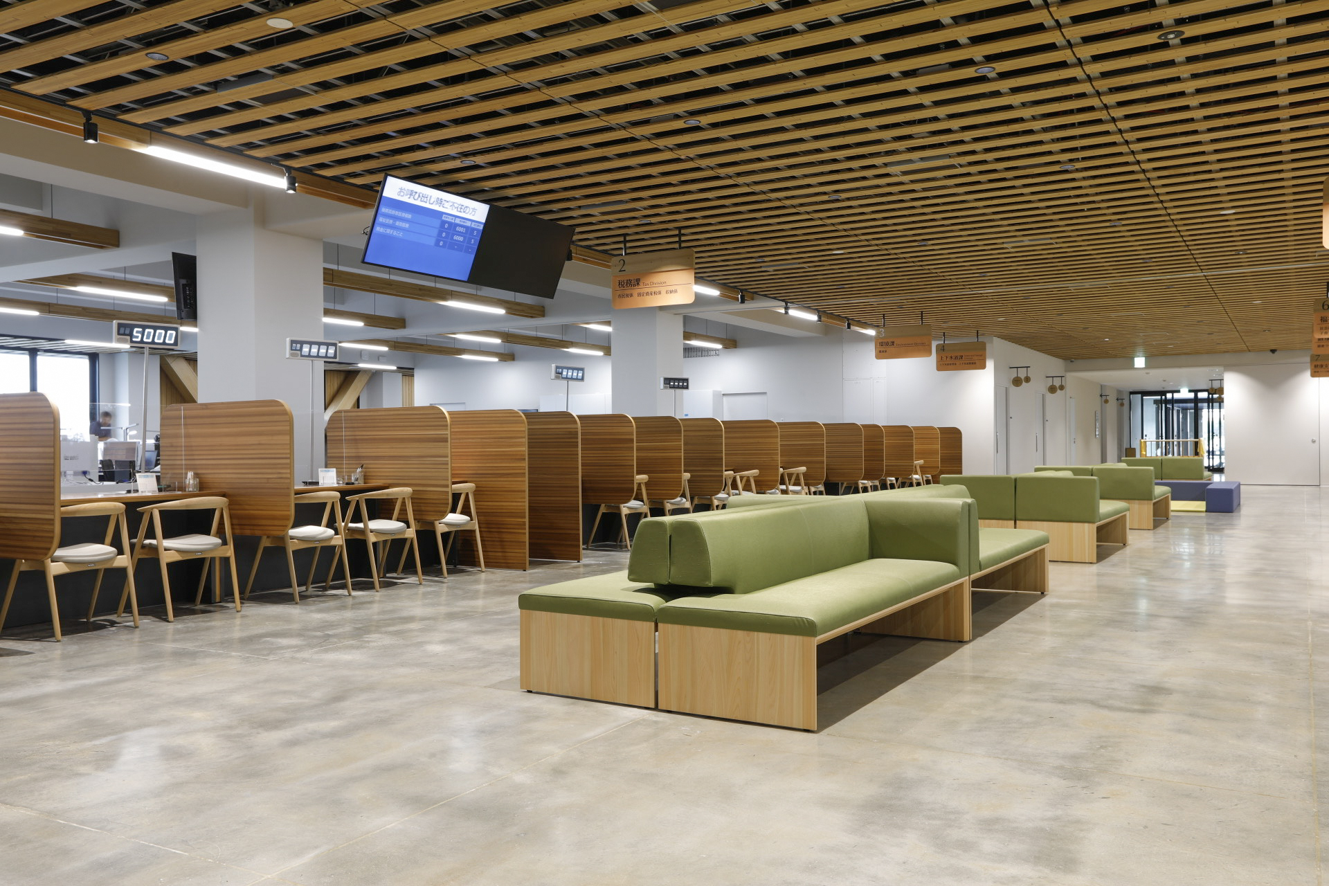 本巣市役所新庁舎　地元の間伐材が家具に生まれ変わるまでのサムネイル画像